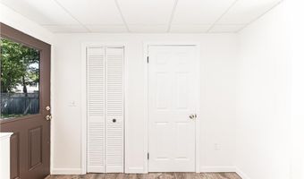 42 Seminole Trl, Cranston, RI 02921