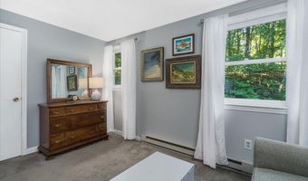 5 Hickory Hill Dr, Londonderry, NH 03053