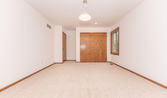 2225 Chaucer Ct, Ann Arbor, MI 48103