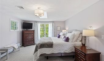 34 Brooks Farm Dr, Bristol, RI 02809
