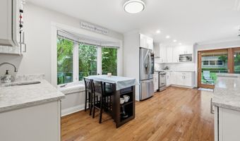 1132 S Fernandez Ave, Arlington Heights, IL 60005