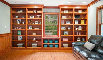 43 Darling Parke Dr, Bangor, ME 04401