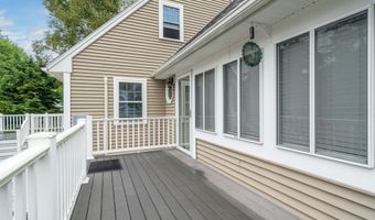 8 Chesterfield Dr, Concord, NH 03301