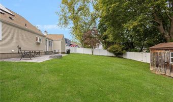 22 Franconia Dr, Cranston, RI 02920