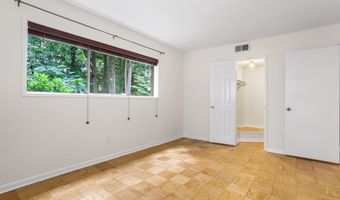 4917 AMERICANA Dr T6, Annandale, VA 22003