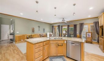 15417 Poplar St, Basehor, KS 66007