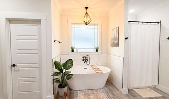 637 Berry Rd, Boiling Springs, SC 29316