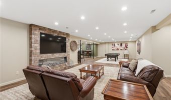 312 Aberdeen Ln, Aurora, OH 44202