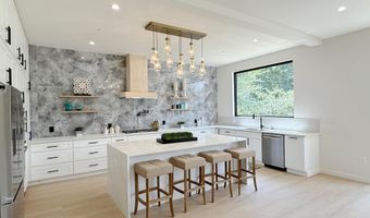 8908 MOHAWK Ln, Bethesda, MD 20817