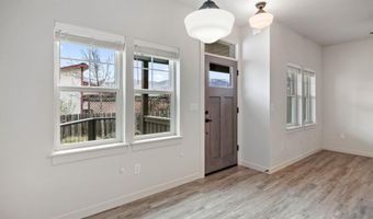 166 Mountain View Dr, Ashland, OR 97520