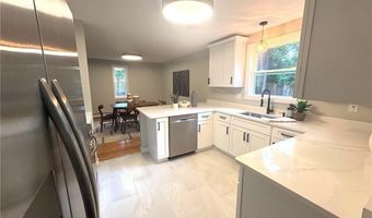 7 Simmons Rd, Barrington, RI 02806