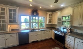 11 Treat St, Belfast, ME 04915