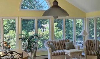 1 Brookdale Dr, Hopkinton, RI 02804
