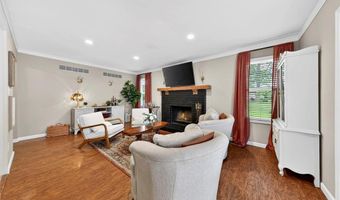 693 Rustic Valley Dr, Ballwin, MO 63021