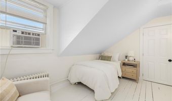 27 Dean Ave 3, Newport, RI 02840