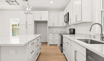 908 SNOW WHITE Dr, Alexandria, LA 71303