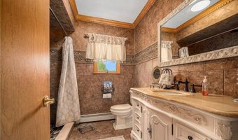 633 Chestnut Hill Rd, Glocester, RI 02814