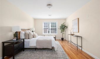 18 Cross St, East Providence, RI 02914