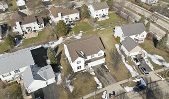 510 Golden Valley Ln, Algonquin, IL 60102