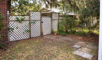 702 Center Dr W, Beaufort, SC 29902