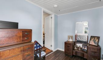 324 E End Ave, Belford, NJ 07718