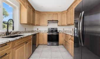 18 J H Dwyer Dr, Middletown, RI 02842