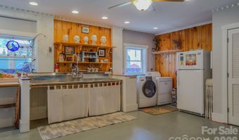 3 Taproot Trl, Barnardsville, NC 28709