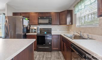 813 Yorkshire Dr, Albemarle, NC 28001