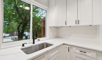 141 LYNHAVEN Dr, Alexandria, VA 22305