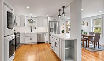 13 Carey St, Newport, RI 02840