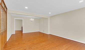 7428 FOUNTAIN HEAD Dr, Annandale, VA 22003