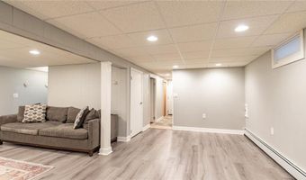 14 Wenscott Ln, North Providence, RI 02904