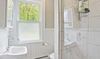 192 Washington Rd, Barrington, RI 02806