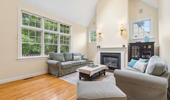 136 Davis Rd, Acton, MA 01720