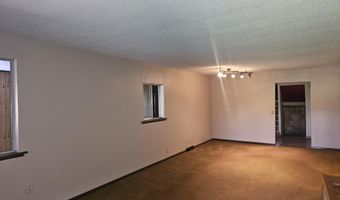 15 W Prospect St, Aurora, MO 65605