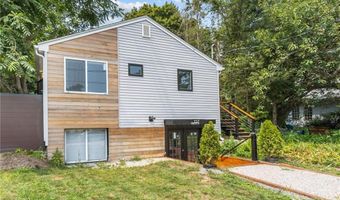 137 Overlook Dr, Warwick, RI 02818