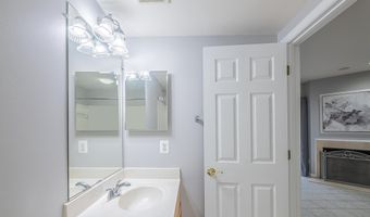 24635 KINGS CANYON Sq, Aldie, VA 20105