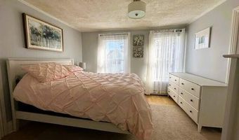 68 Park St, Belfast, ME 04915