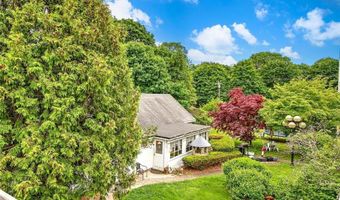 3 Waumsett Ave, Cumberland, RI 02864
