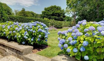 2 Hazard Ave, Newport, RI 02840