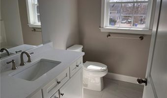 3 Sutcliffe Ave, Lincoln, RI 02865