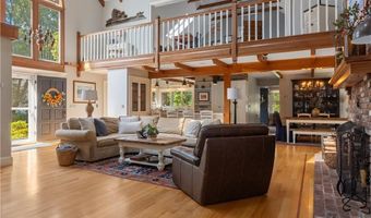 30 Middle Rd, East Greenwich, RI 02818