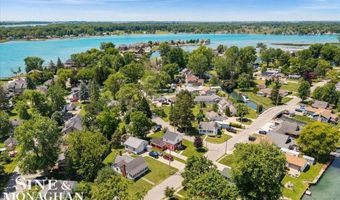 447 Ruskin Dr, Algonac, MI 48001