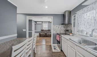 26 Smith St, Amityville, NY 11701