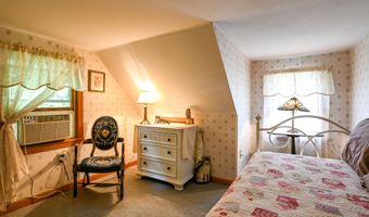 852 Pequawket Trl, Baldwin, ME 04091