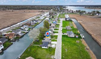 6334 Marina Dr, Algonac, MI 48001