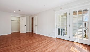 518 WINDING ROSE Dr, Rockville, MD 20850