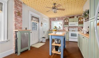 36 England St, Cumberland, RI 02864
