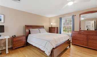 27 Old Meadow Ln, Cumberland, RI 02864