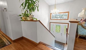 3 Betsy Dr, Bristol, RI 02809